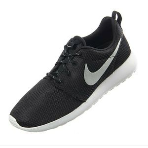 Nike Roshe's